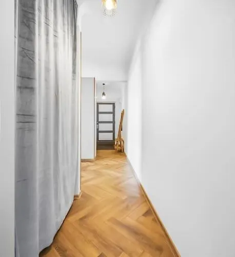 Cozy In The Center *