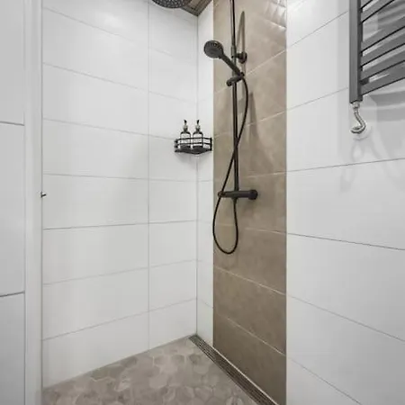 Cozy In The Center *